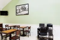 Super 8 by Wyndham Statesboro Hotels in Statesboro