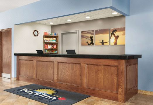 호텔 외관 및 주차장