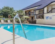 Quality Inn Mt. Pleasant – Charleston - Pool
