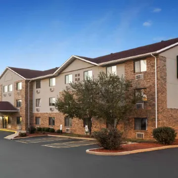 Super 8 by Wyndham Fairview Heights-St. Louis