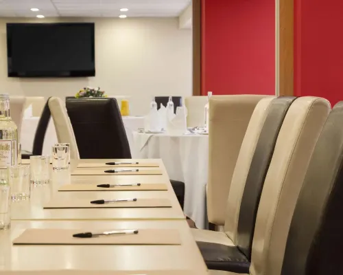 Ramada by Wyndham Hounslow - Heathrow East Business Facilities Photos