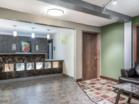 萊克湖温德姆速8酒店 賴斯萊克酒店