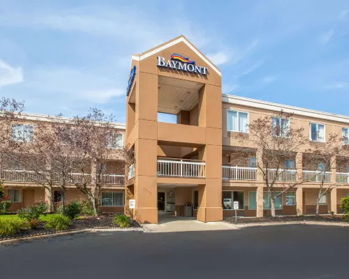 Baymont by Wyndham Canton Hotels in Canton