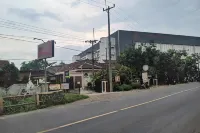 Urbanview Hotel Mutiara Persada Syariah Majalengka by RedDoorz Các khách sạn ở Jatiwangi