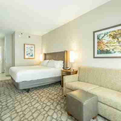 Holiday Inn & Suites Peachtree City Rooms