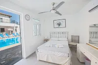 Papas Family Villa with Private Pool / WheelChair Accessible