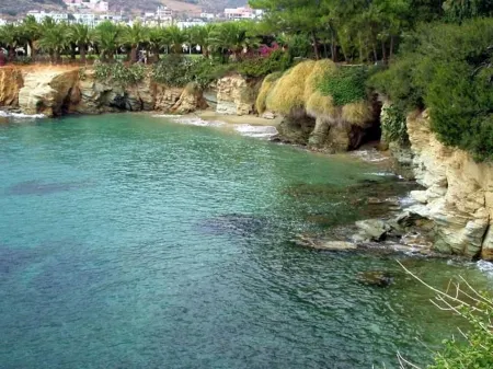 Renia Studios -Studio for 2 Pers with a Swimming Pool.