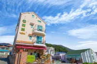 Geoje Olive Couple Pension 鶴洞黑鵝卵石海岸附近的飯店