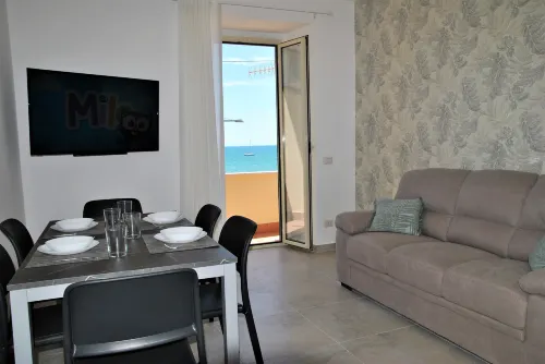 Sea Breeze Seafront Flat - Balkoner