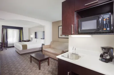 Holiday Inn Express & Suites Mebane فنادق في Mebane