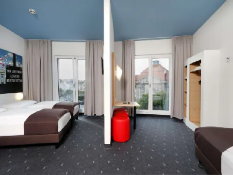 B&B HOTEL Berlin-Charlottenburg Hôtels à proximité de : Station de métro Mierendorffplatz