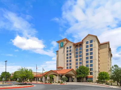 Embassy Suites by Hilton San Marcos Hotel Conference Center فنادق في سان ماركوس