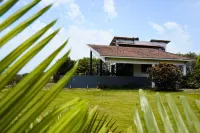 Rivercrest Stays Hotels near KWP