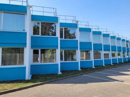 Kyriad Direct Lyon Nord - Dardilly Отели в г. Шазе-д'Азерг