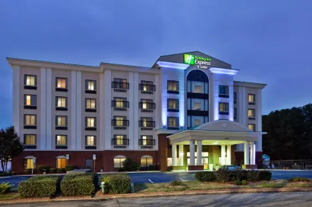 Holiday Inn Express & Suites Wilson-Downtown