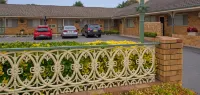 Parkhaven Motel - parking