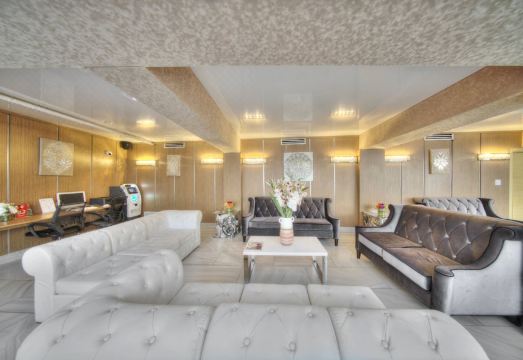 1. 로열 비치 팰리..