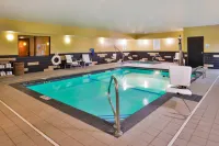 Holiday Inn Express & Suites TOPEKA WEST I-70 WANAMAKER by IHG - Pool
