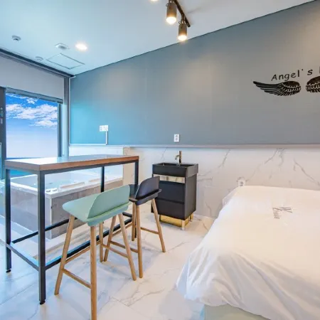 Gangneung We Pension (Anmok Coffee Street) Отели рядом с достопримечательностью «Пляж Анмок»