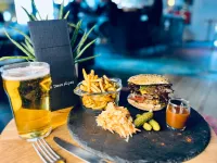 雙阿爾卑斯滑雪場好客之人青旅