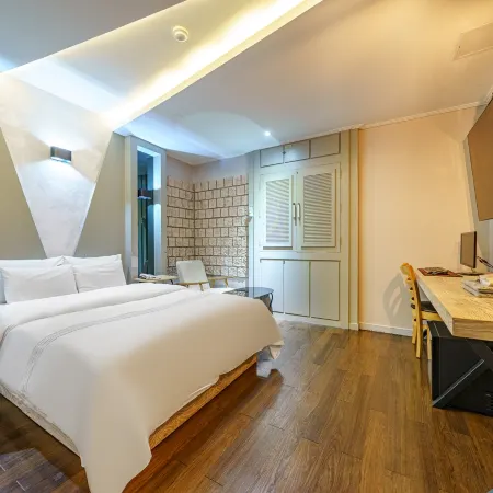 24 Block Hotel