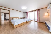 Samcheok Sea Star Pension (Yonghwa Beach)