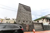 Changwon Jinhae 385 Hotels near Yeojwacheon Stream