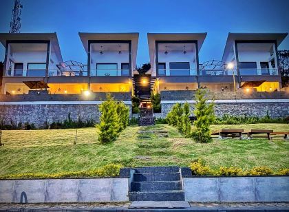 Mountain Trails | Rooms in a Pool Villa