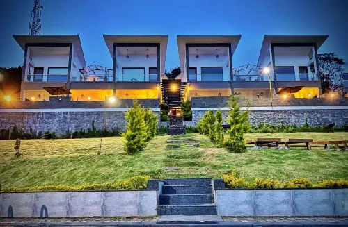Mountain Trails | Rooms in a Pool Villa
