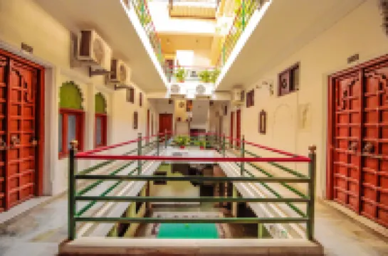 Hotel Devraj Niwas on Lake Pichola