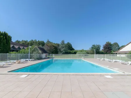 Hôtel Mercure Auxerre Autoroute du Soleil Отели в г. Шамле