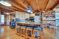 Roots Rustic Retreat Tree-Lined Cabin in McCall - Spa