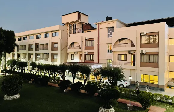 英帕爾經典旅館