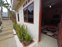 Villa Keluarga H.Suprio Hotels in Cikidang