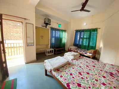 Pitambra Vishranti Grah Hotels in Datia
