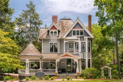 The 1899 Wright Inn & Carriage House