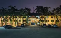 Augusta Pelabuhan Ratu Hotel - parking