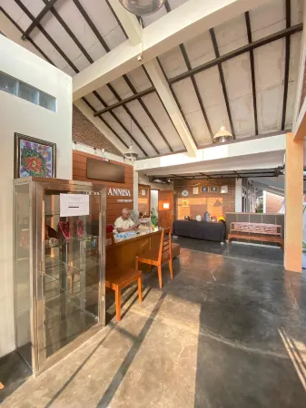 Sahitya Guest House Syariah Отели в г. Tegalrejo