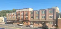홀리데이 인 익스프레스 앤드 스위트 달로네가 바이 IHG 럼프킨 카운티 호텔