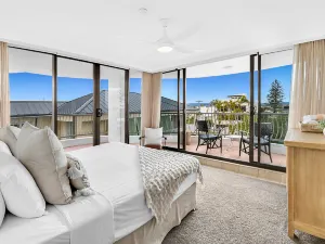 Albatross North Apartments