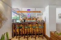 Treebo Sunheads - bar