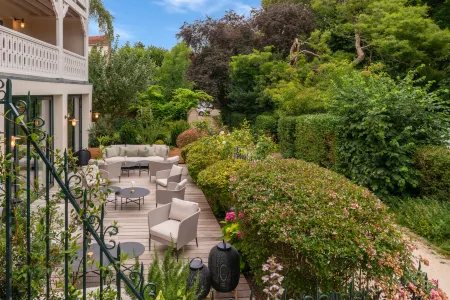 Les Etangs de Corot Отели рядом с достопримечательностью «Севрская фарфоровая мануфактура»