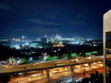 Penthouse Condo Unit Near Airport Naia Отели рядом с достопримечательностью «Ауэр Леди оф Ботифул Лав Пэриш»