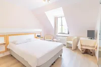Hotel Le Postillon - parking