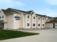 Microtel Inn & Suites by Wyndham Colfax/Newton Hotels near Iowa Speedway