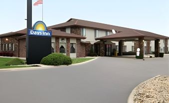 Days Inn by Wyndham Oglesby/ Starved Rock