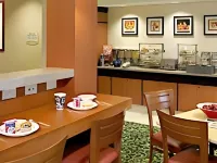 羅穆勒斯底特律都會機場萬楓酒店 - 早餐