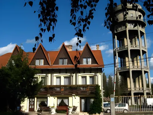 Révész Hotel, Restaurant and Rosa Spa - parking