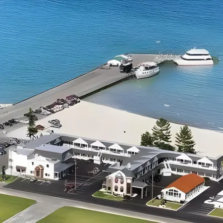 Days Inn by Wyndham Mackinaw City - Lakeview Hotels in Cheboygan County