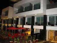 Zi One Luxury Hotel - Parkplatz